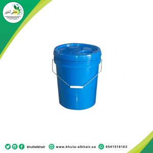 سطل مياه مع الغطاء