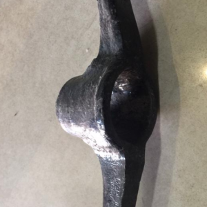 فاس حديد مدبب اسود